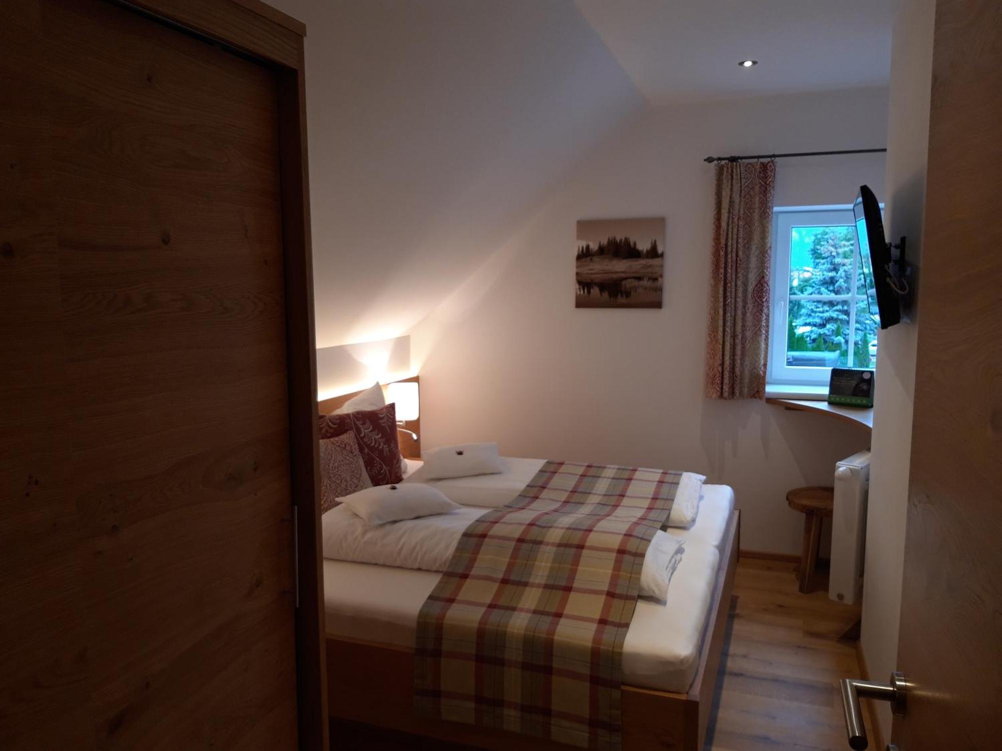 Double Room,1538018206:JPEG